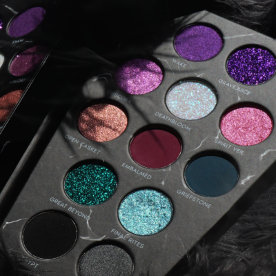 slay-to-rest_makeup-palette_open_spooks-and-spanks_gloomie-cherie_16-9